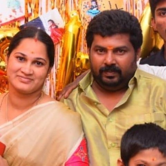 Profile Picture of Kannika Kannika (@kannikakannika) on Poshmark