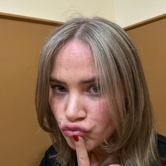 Profile Picture of Isabel Haderlein (@isabelhaderlein) on Poshmark