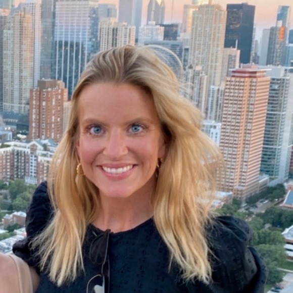 Profile Picture of Kim Bowman (@kimbowman82) on Poshmark