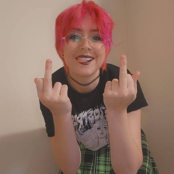 Caitlin Mentink - Poshmark Profile Picture of Caitlin Mentink (@chaos_sunflower) on Poshmark