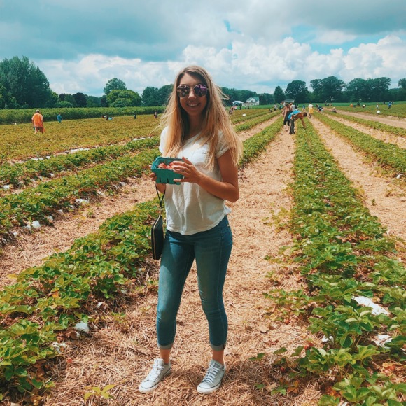 Profile Picture of Maizy Mooney (@maizy_mooney) on Poshmark