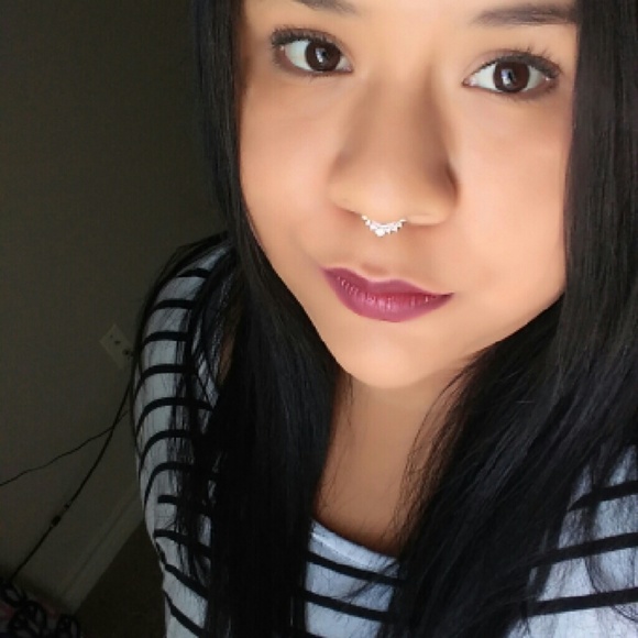 Profile Picture of Valerie Abrego (@ann_2016) on Poshmark
