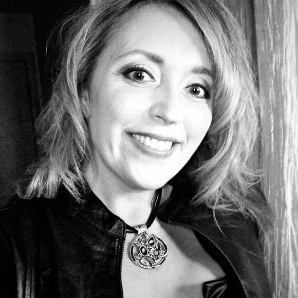 Profile Picture of Tina Duplayee (@tinaduplay) on Poshmark