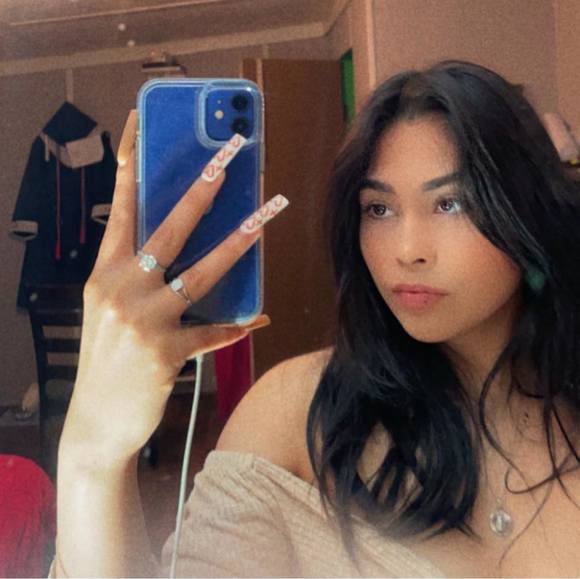 Profile Picture of Lucia Tovar (@luciatovar481) on Poshmark