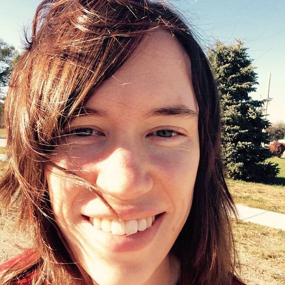 Profile Picture of Holly Delzer (@hdelzer) on Poshmark