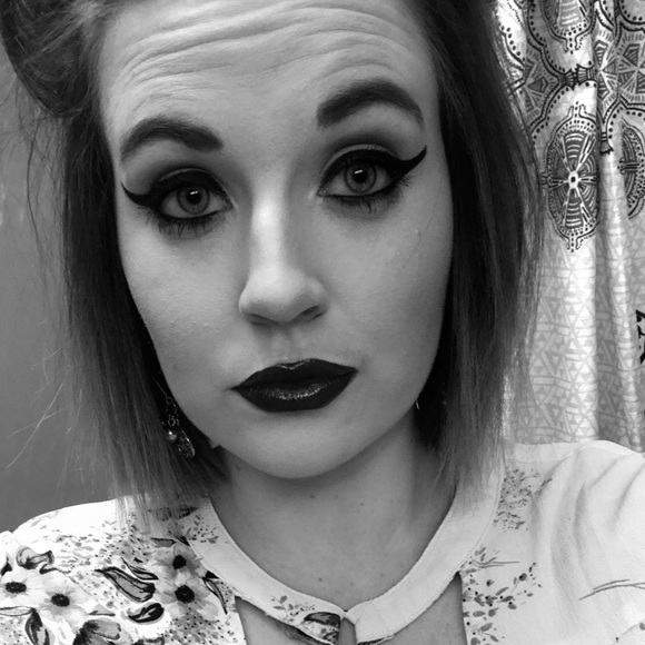 Profile Picture of Paige Krause (@pelizabethk) on Poshmark