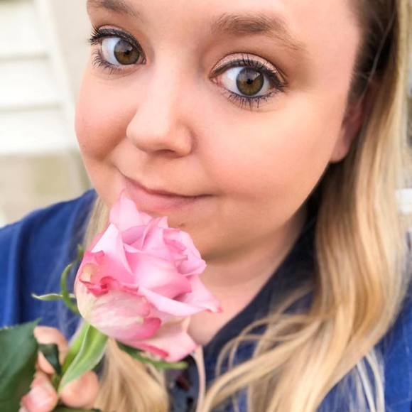 Profile Picture of Amanda Severance (@amandolin07) on Poshmark