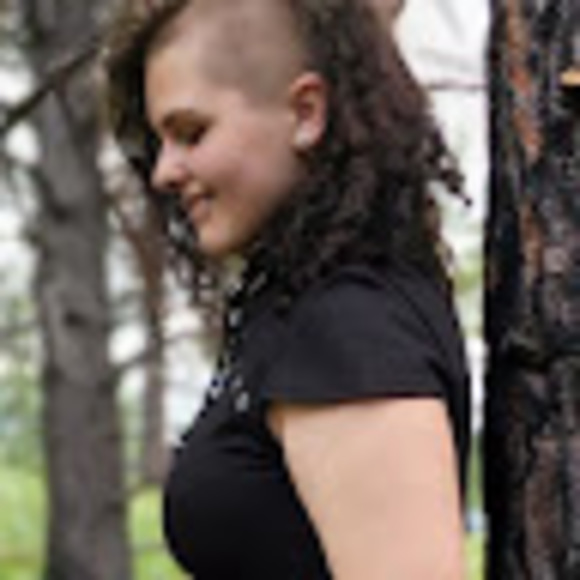 Profile Picture of Faith Betschart (@citrus_cyanide) on Poshmark