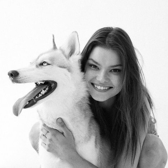 Profile Picture of Alexandra Vittek (@alexandravittek) on Poshmark