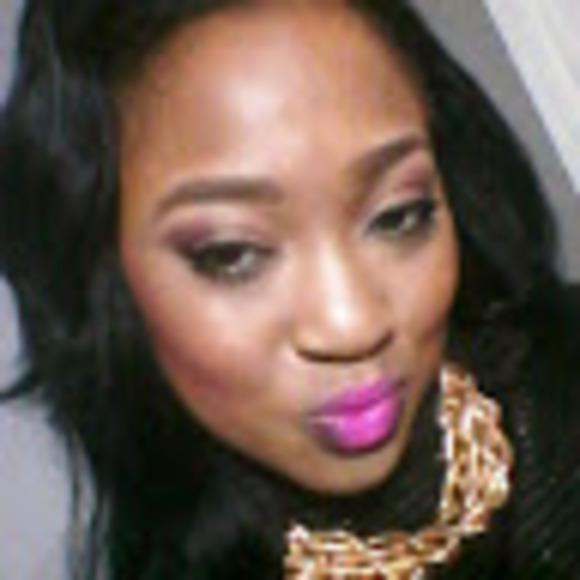 Profile Picture of Liz Ifill (@lizgoodie) on Poshmark