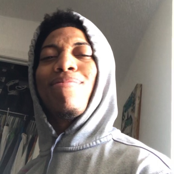 Profile Picture of Matthew Samuels (@balenci_boi) on Poshmark