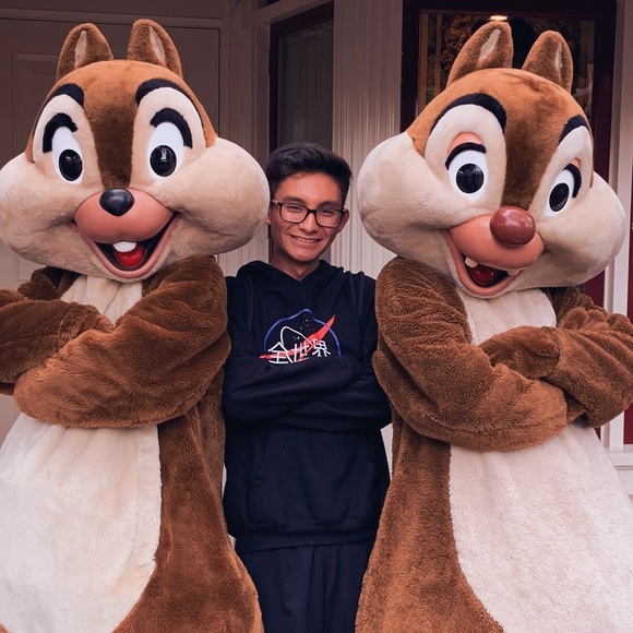 Kyle Marcelino - Poshmark Profile Picture of Kyle Marcelino (@radtadpole) on Poshmark