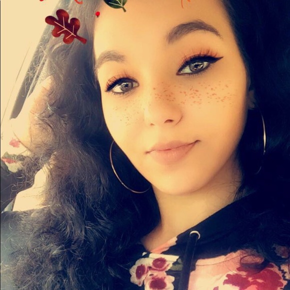 Profile Picture of Dawn Reeves (@dawnreeves235) on Poshmark
