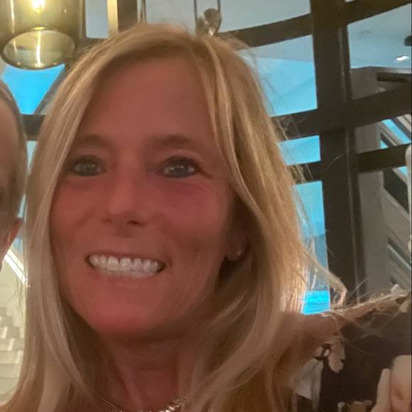 Profile Picture of Dawn Carson (@dcarson32) on Poshmark