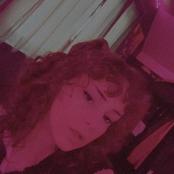 Profile Picture of Mariah Patsey (@mariahpatsey) on Poshmark