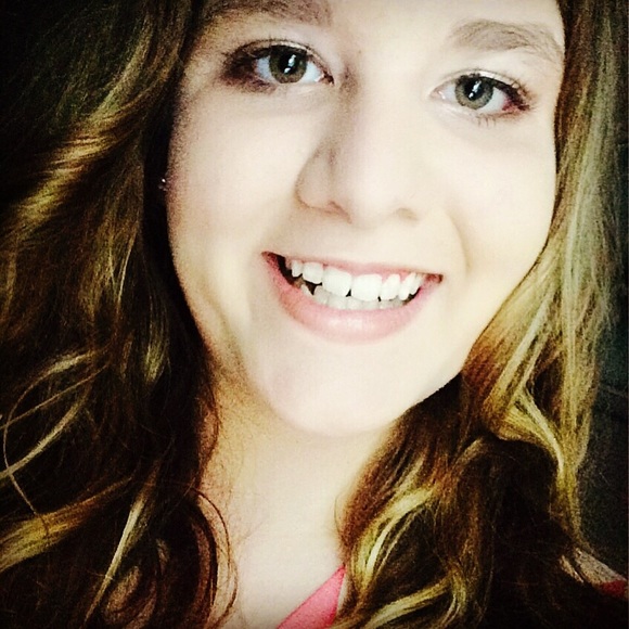 Desiree Shehan - Poshmark Profile Picture of Desiree Shehan (@desireeshehan) on Poshmark