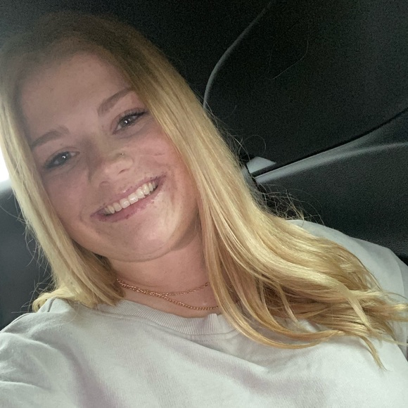 Profile Picture of Kylee Clifton (@kyleeclifton) on Poshmark