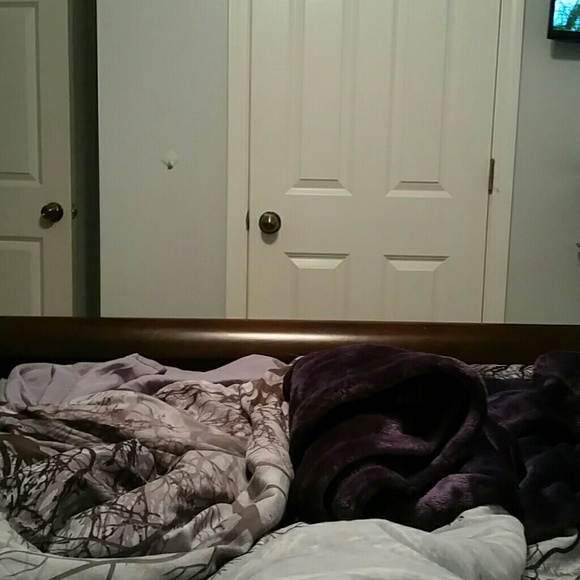 Profile Picture of Vanessa Whiters (@vrv0422) on Poshmark