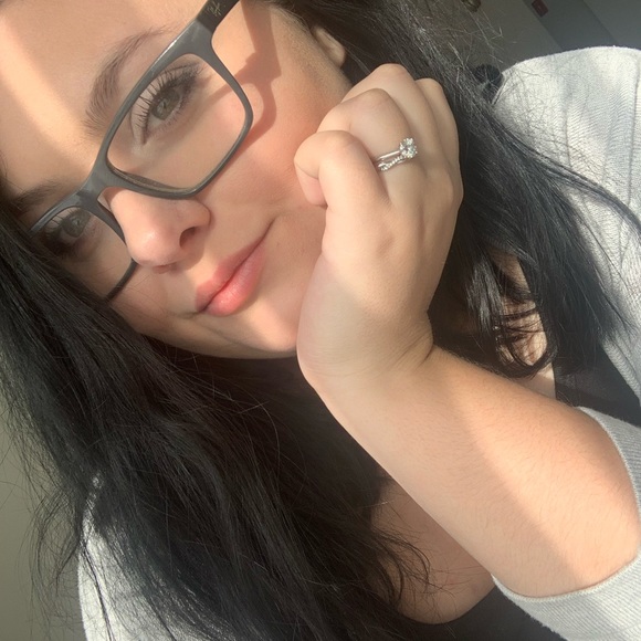 Profile Picture of Victoria Haley (@victoriahale597) on Poshmark