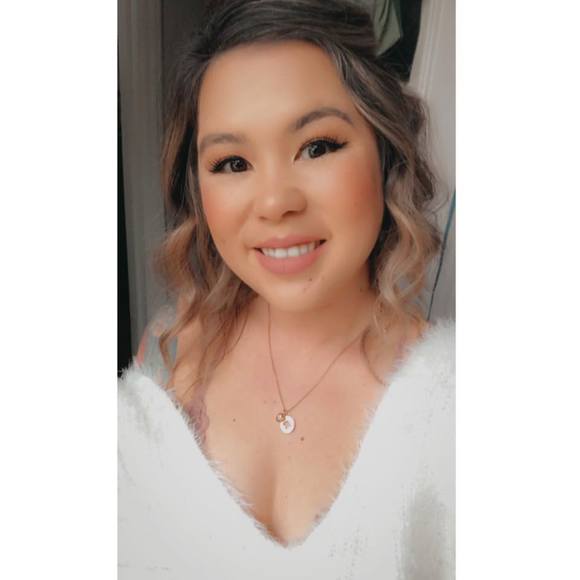 Profile Picture of Dawn Howrey (@dawnnikul) on Poshmark