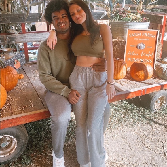 Profile Picture of Annaclaire Schroll (@acschroll10) on Poshmark