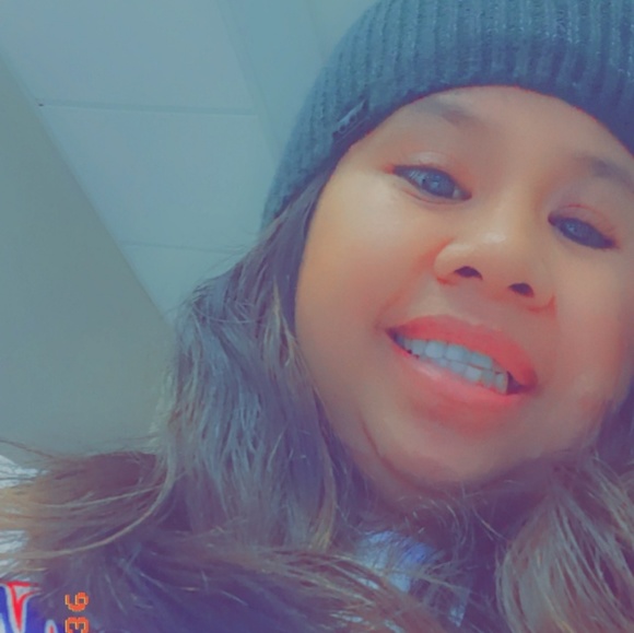 Profile Picture of Lilieni Siaulaiga (@lilienis_3) on Poshmark