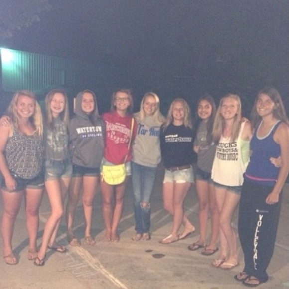 Profile Picture of Anna Sterwald (@annasterwald) on Poshmark