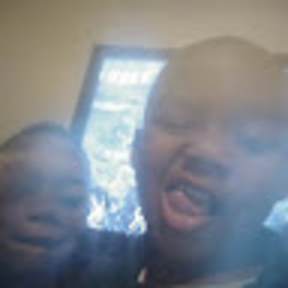Profile Picture of Destiny Steele (@ddotsteele22) on Poshmark