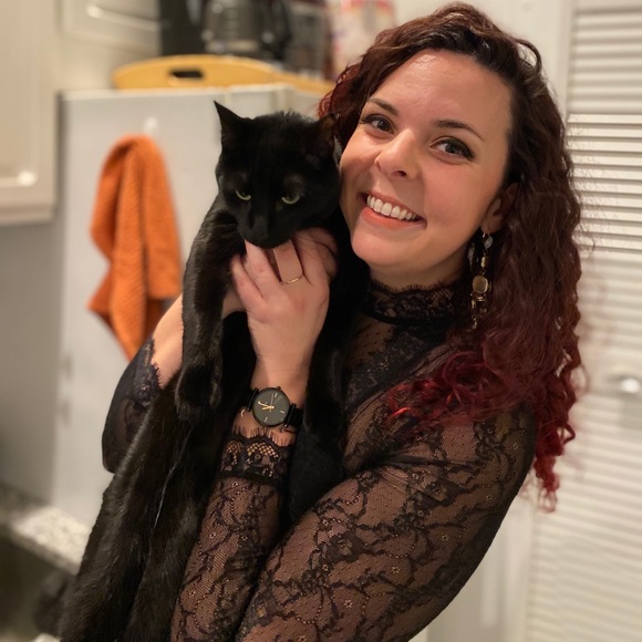 Profile Picture of Erika Diffendall (@teach_diff) on Poshmark