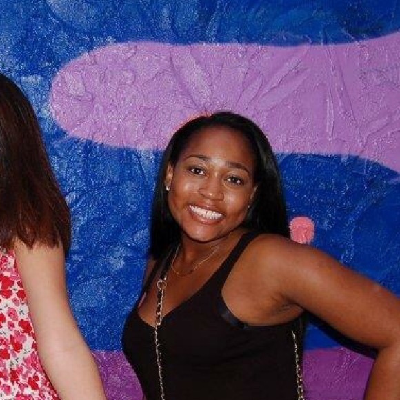 Profile Picture of Remi Hinton (@remi330) on Poshmark