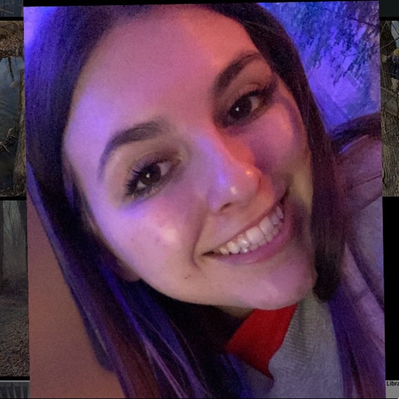 Profile Picture of Samantha Cappitelli (@samicapp) on Poshmark