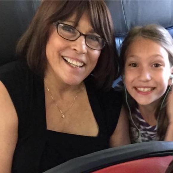 Profile Picture of Suzanne Schaffer (@suzanneschaffer) on Poshmark