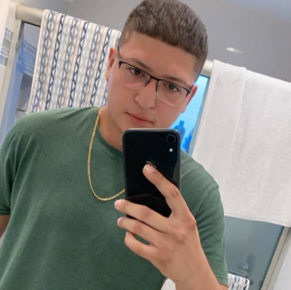 Profile Picture of Kevin Benitez (@kevinbenitez33) on Poshmark