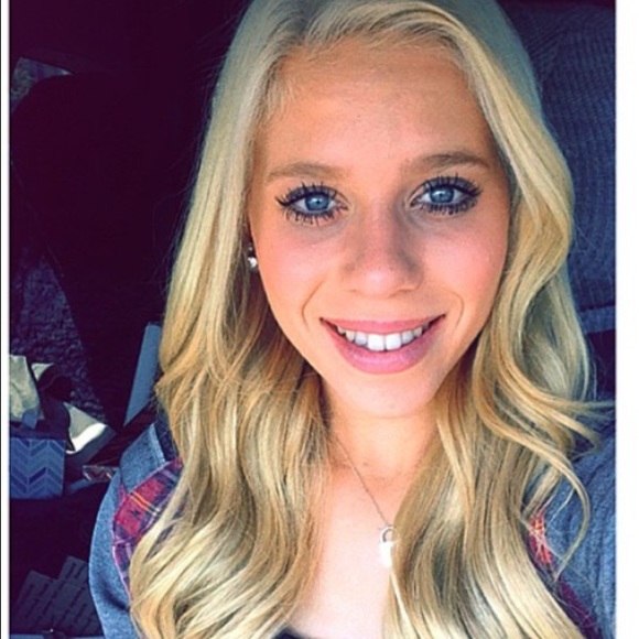 Profile Picture of Chloe Kirson (@chloe_kirson) on Poshmark