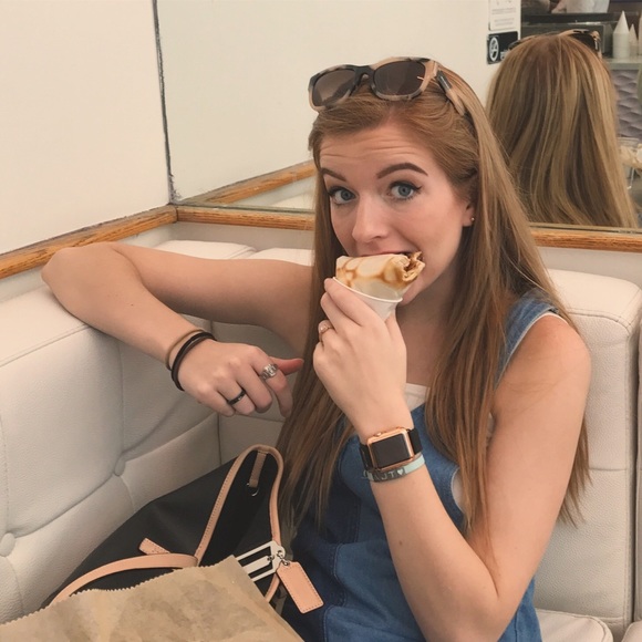 Profile Picture of !!kennady Peek (@kennadypeek) on Poshmark