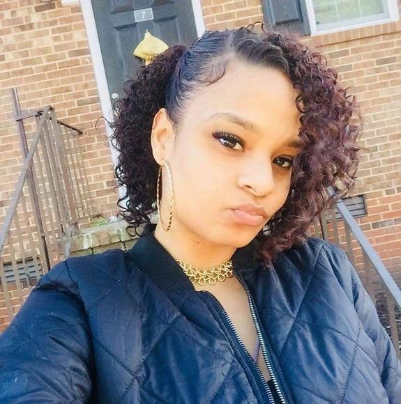 Profile Picture of Danielle Gatewood (@chezzy41) on Poshmark