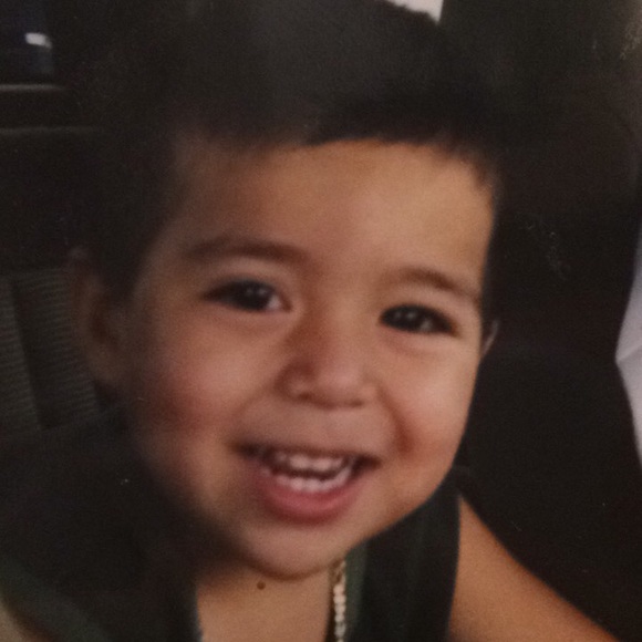 Profile Picture of Guillermo Velez (@memitovelez43_) on Poshmark