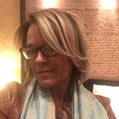 Profile Picture of Lucianne Allen (@AllenLucianne) on Twitter