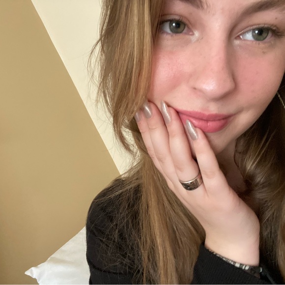 Profile Picture of Alexis Moehlmann (@a_lexis17) on Poshmark