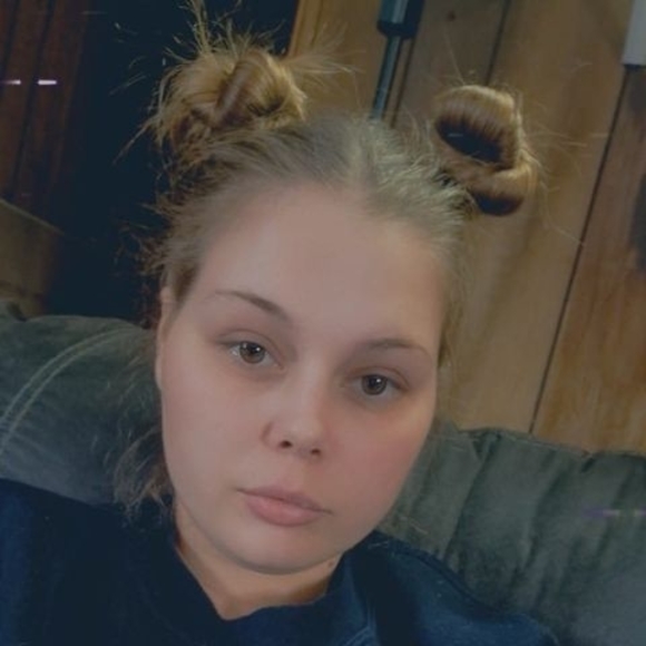 Profile Picture of Ashley Bazer (@ashleybazer1) on Poshmark