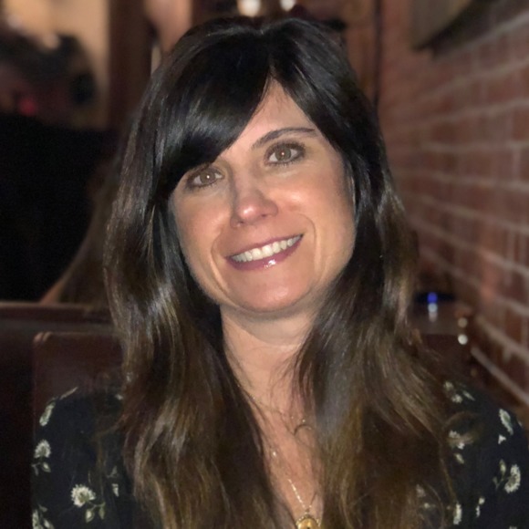 Profile Picture of Kellie Nixon (@kellieswaim) on Poshmark