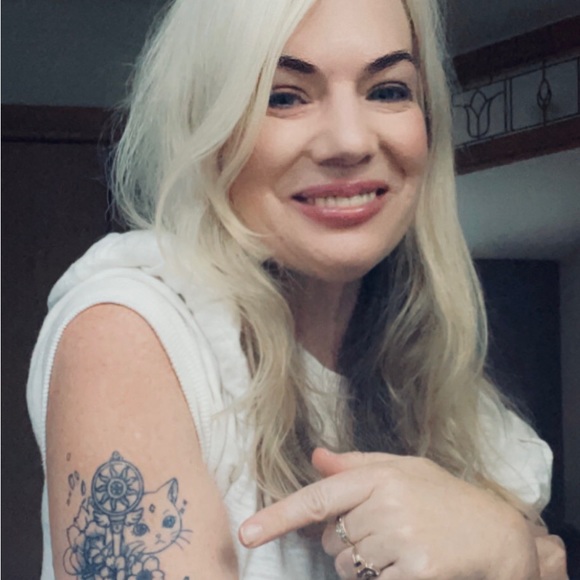 Profile Picture of Paula Dederich (@dederpj) on Poshmark