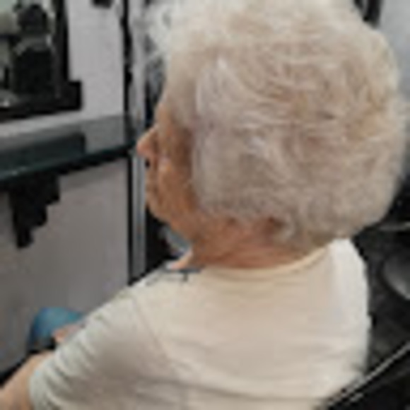 Sarah Pendexter - Poshmark Profile Picture of Sarah Pendexter (@sarahpendexter) on Poshmark