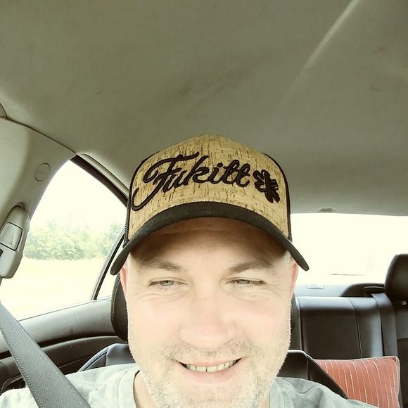 Profile Picture of Aaron Benham (@aaronbenham35) on Poshmark