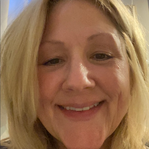 Profile Picture of Gina Bavinck (@ginabavinck) on Poshmark