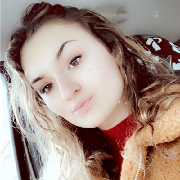 Profile Picture of Serena Spaller (@serenaj7) on Poshmark