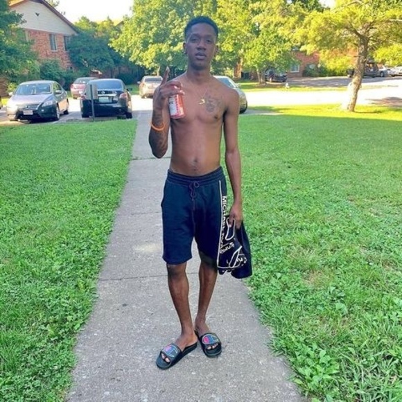 Profile Picture of Sonschly Prelicier (@johnpacksonp) on Poshmark