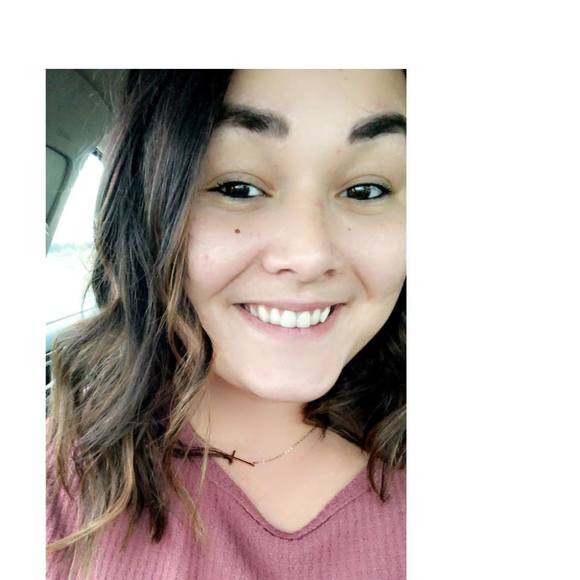 Profile Picture of Kelsey Crosser (@kelsbear) on Poshmark