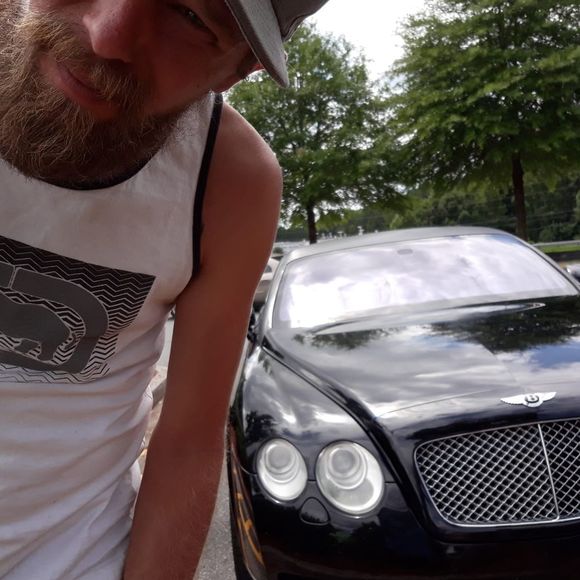 Profile Picture of Alex Traylor (@alextraylor) on Poshmark