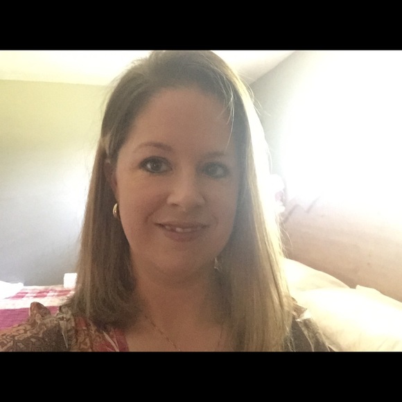 Heather Sztaba - Poshmark Profile Picture of Heather Sztaba (@heathersztaba) on Poshmark